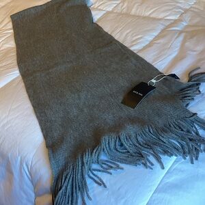 Elegant Gray Jeff & Aimy Fringe Scarf